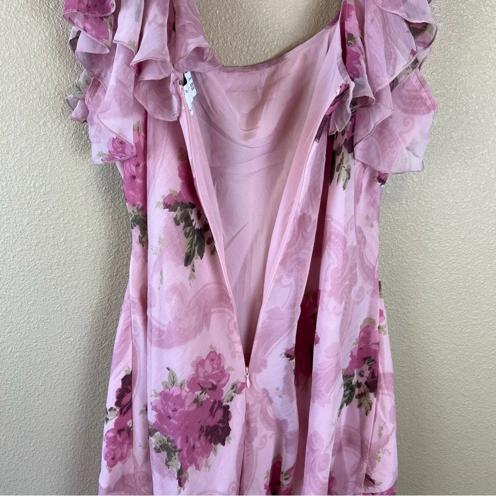 ASOS Design Curve ruffle maxi dress with flutter sleeves in pink floral print - Picture 6 of 12